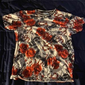 Fresh Prints of Bel-Air Rose and Snake shirt Size medium